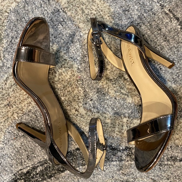 NINE WEST Angus Chrome Metallic Gunmetal Minimalist Ankle Strap Sandal - Picture 6 of 8